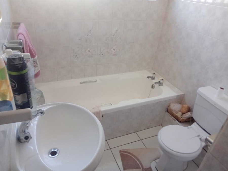 4 Bedroom Property for Sale in Wavecrest Eastern Cape